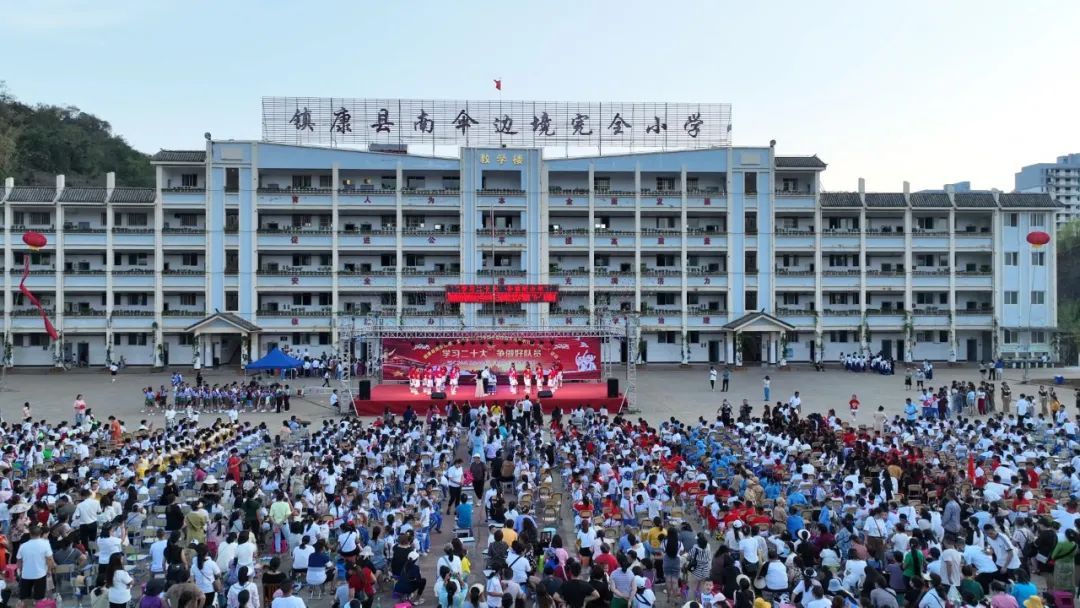 镇康县开展丰富多彩的活动 庆祝“六一”国际儿童节