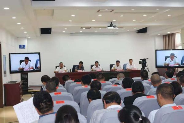 我县召开脱贫攻坚迎检冲刺动员会暨2018年第四季度安全生产工作例会