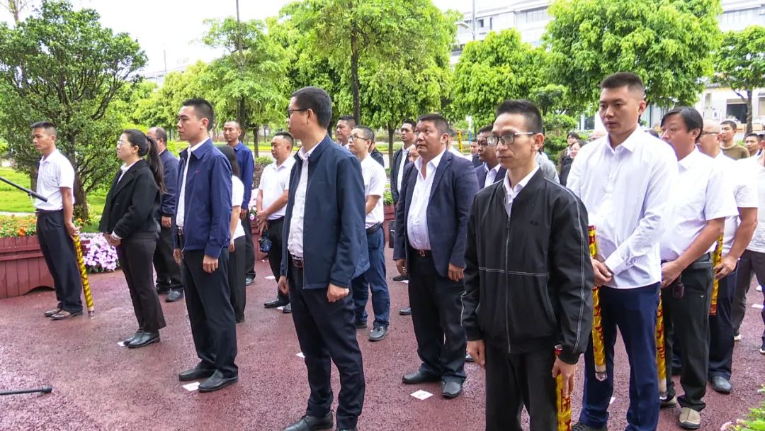 镇康县举行临沧边境经济合作区南伞发展服务中心揭牌仪式