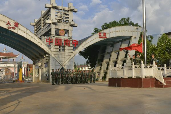 南伞国门升旗仪式