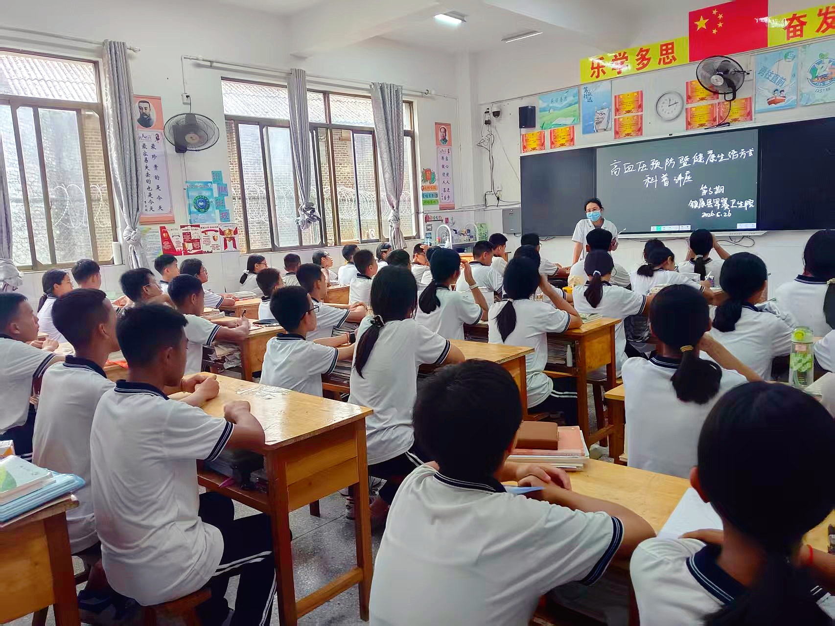 图为健康生活方式科普进校园.jpg