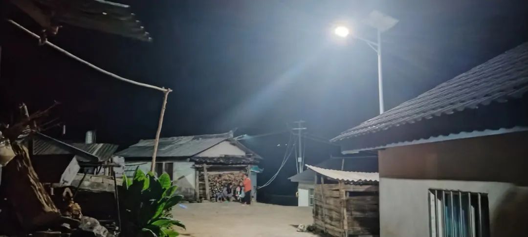 太阳能灯.jpg